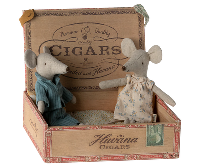 Maileg Mum & Dad in Cigar Box