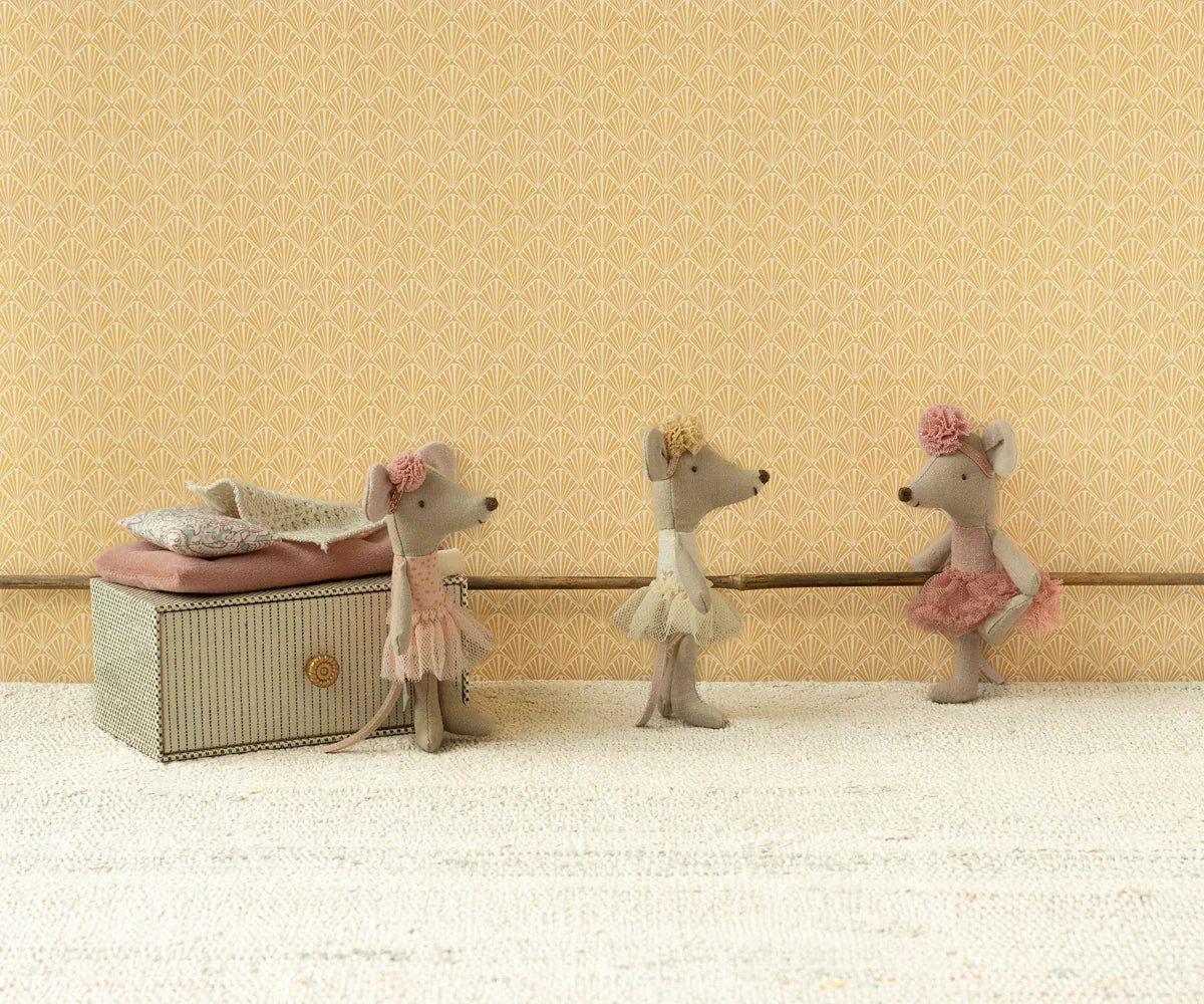 Dancing Mouse in Daybed, Little Sister